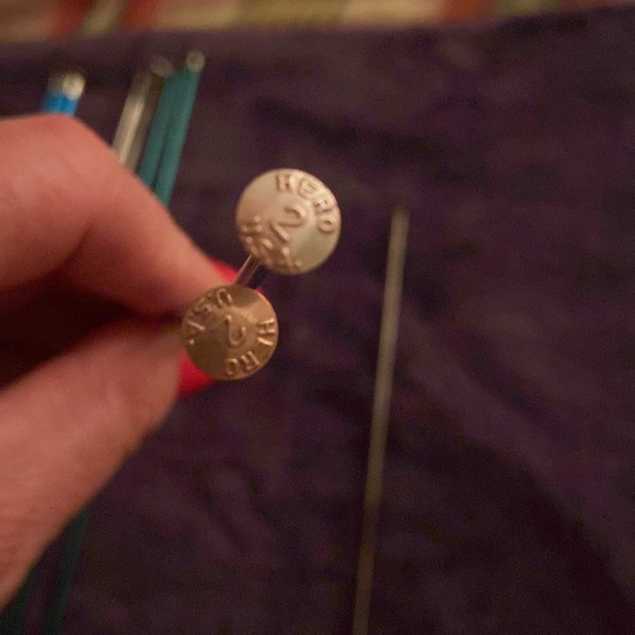 Lot of vintage knitting needles aluminum 5 pair 1 single 1 new package of 4 pins - Picture 5 of 13